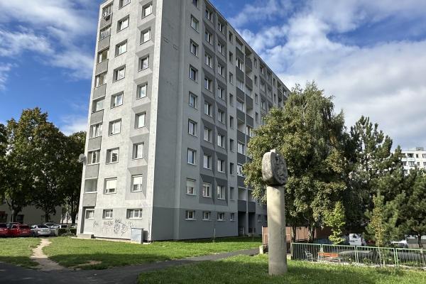 Neplatiči znižujú hodnotu vášho bytu